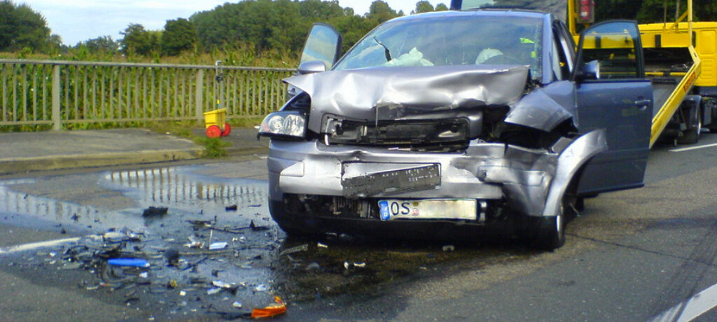 Schwerer Verkehrsunfall nach Sekundenschlaf