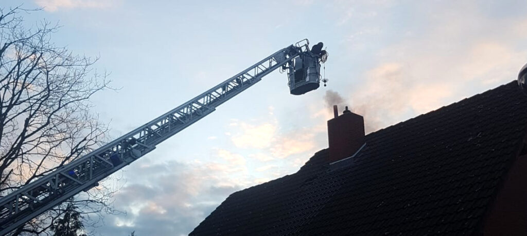 Schornsteinbrand und Türöffnung
