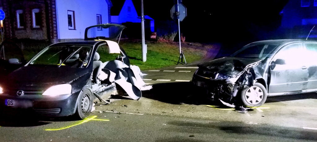 Eingeklemmte Person nach Verkehrsunfall auf der L109