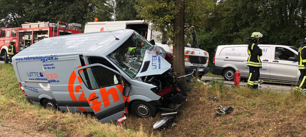Auslaufender Kraftstoff nach Verkehrsunfall